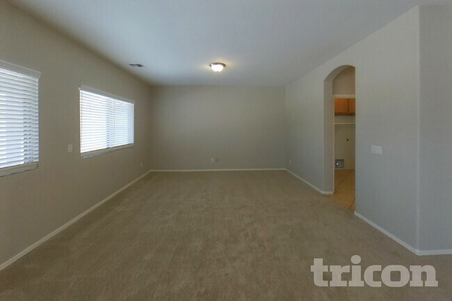 Foto del edificio - 5030 W Glass Ln