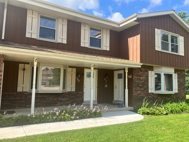 Building Photo - 2709 Albany Ct