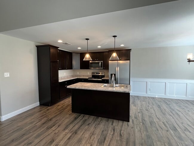 Building Photo - 910 Laurel Meadows Way