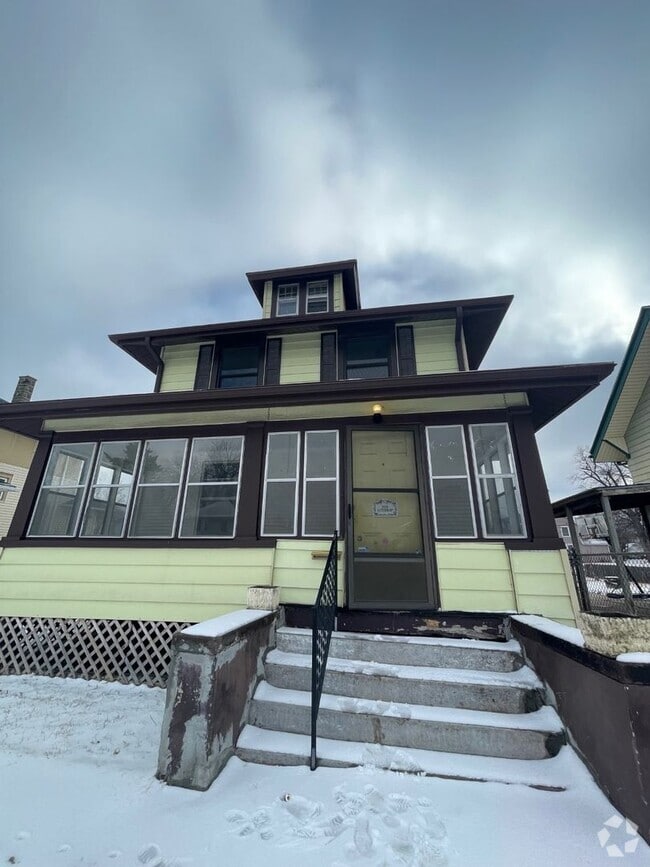 Building Photo - 2121 Lothrop St