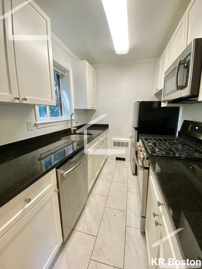 Building Photo - No Brokers Fee, No Security Deposit, Heat,...