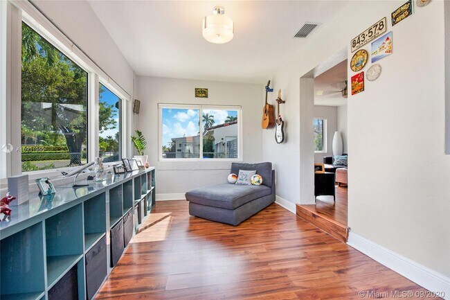 Building Photo - 2550 SW 21st Terrace