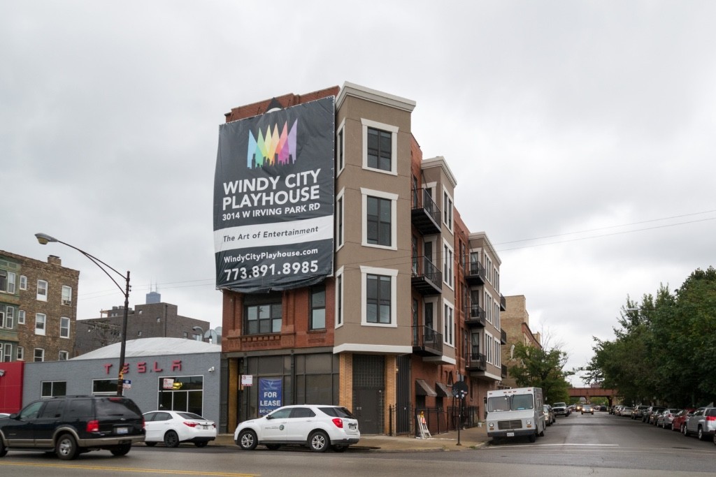 Foto principal - 1057 W Grand Ave