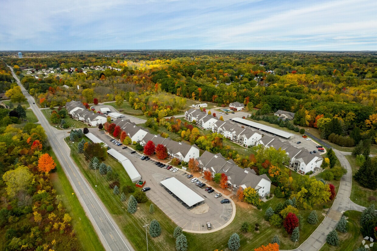 Riverwood Luxury Apartments 5500 Riverwood Dr Flint, MI