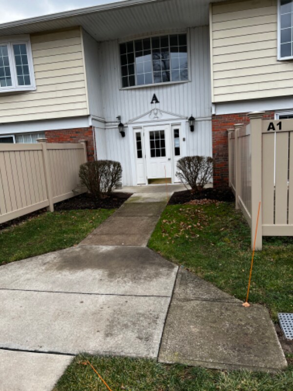 Primary Photo - 7970 Mentor Ave