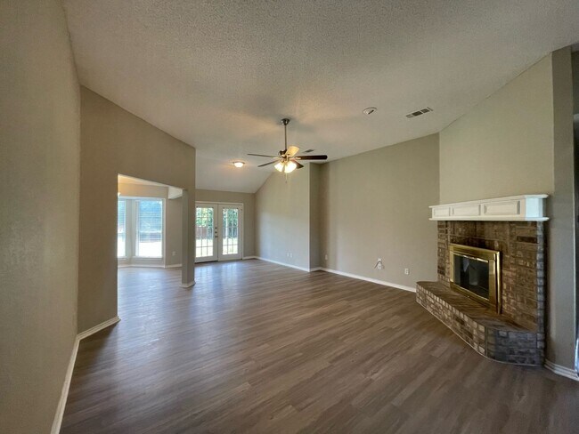 Foto del edificio - 1605 Watson Dr, Mansfield TX 76063