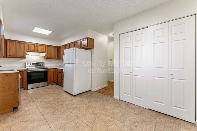 Foto del edificio - 588 S Eaton St