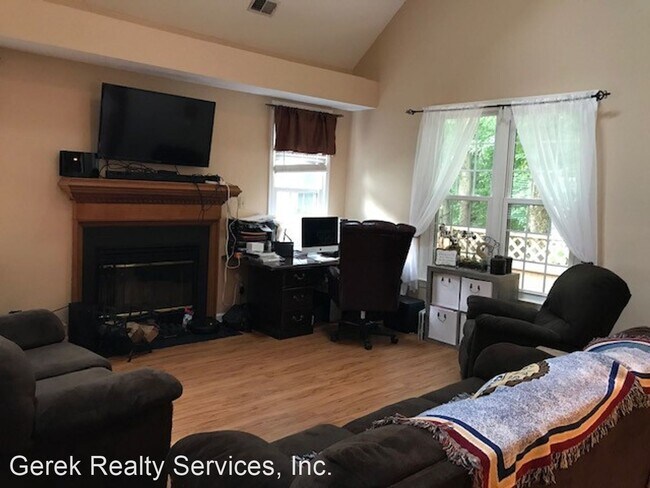 Building Photo - 2 br, 2.5 bath House - 879 Rivanna River R...