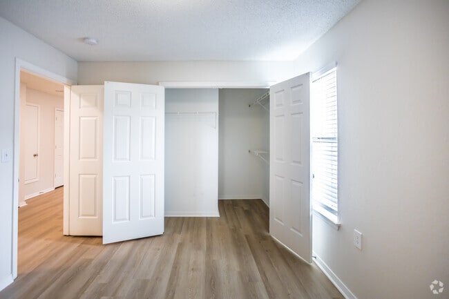 2 BR, 2 BA - 965SF - The Lexington