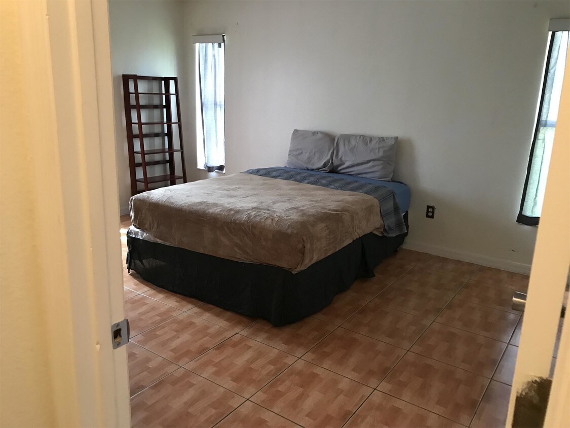 1138 Doncaster Ct Unit Master Room1, Kissimmee, FL 34758 Room for