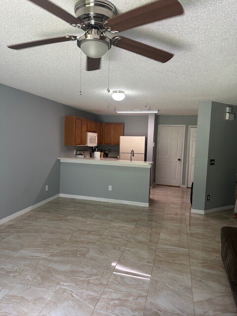 Foto del edificio - 4538 Winding River Way