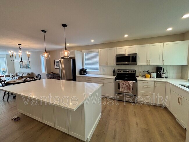 Photo du bâtiment - 1866 Millard Ct E