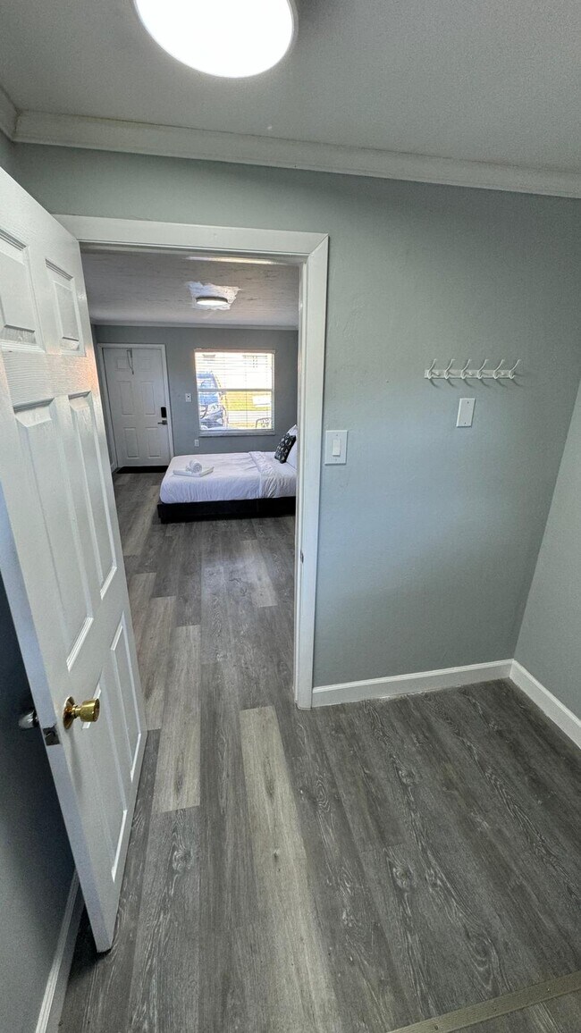 Foto del edificio - 708 SW 12th St
