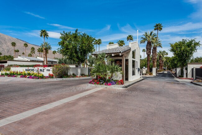 Building Photo - 1150 E Palm Canyon Dr