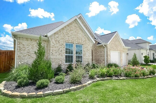 Building Photo - 27411 Lynnwood Ridge Dr