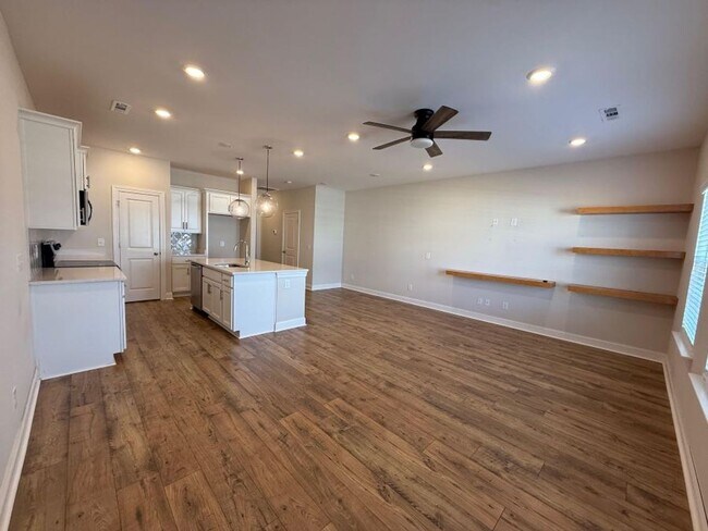 Building Photo - 5750 Dockside Dr