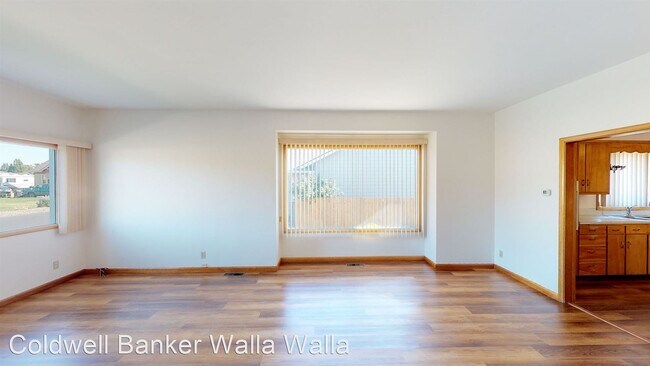 Building Photo - 3 br, 1 bath House - 161 NW Blalock