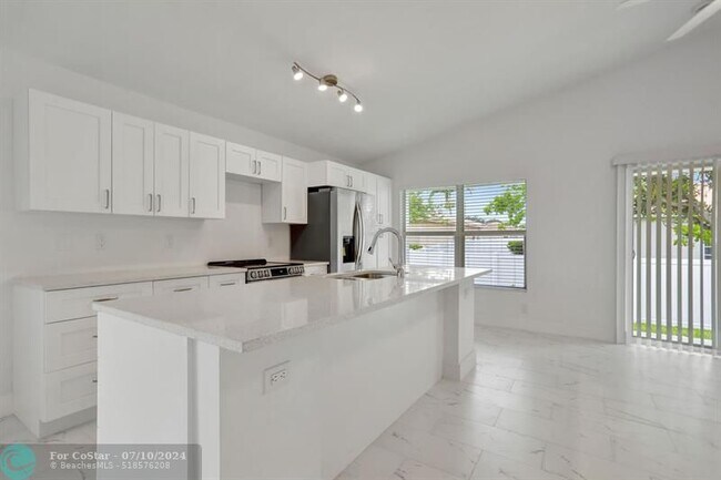Foto del edificio - 651 NW 19th Ave