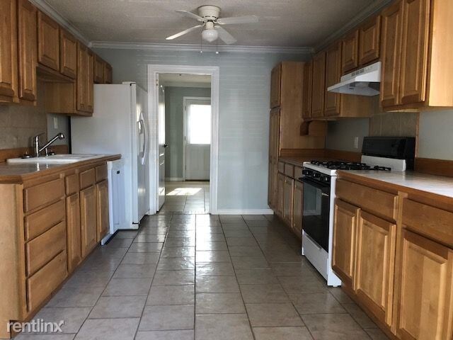 Building Photo - 4 br, 3 bath House - 1317 Poplar Ave