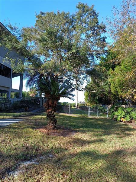 Building Photo - 300 S Florida Ave