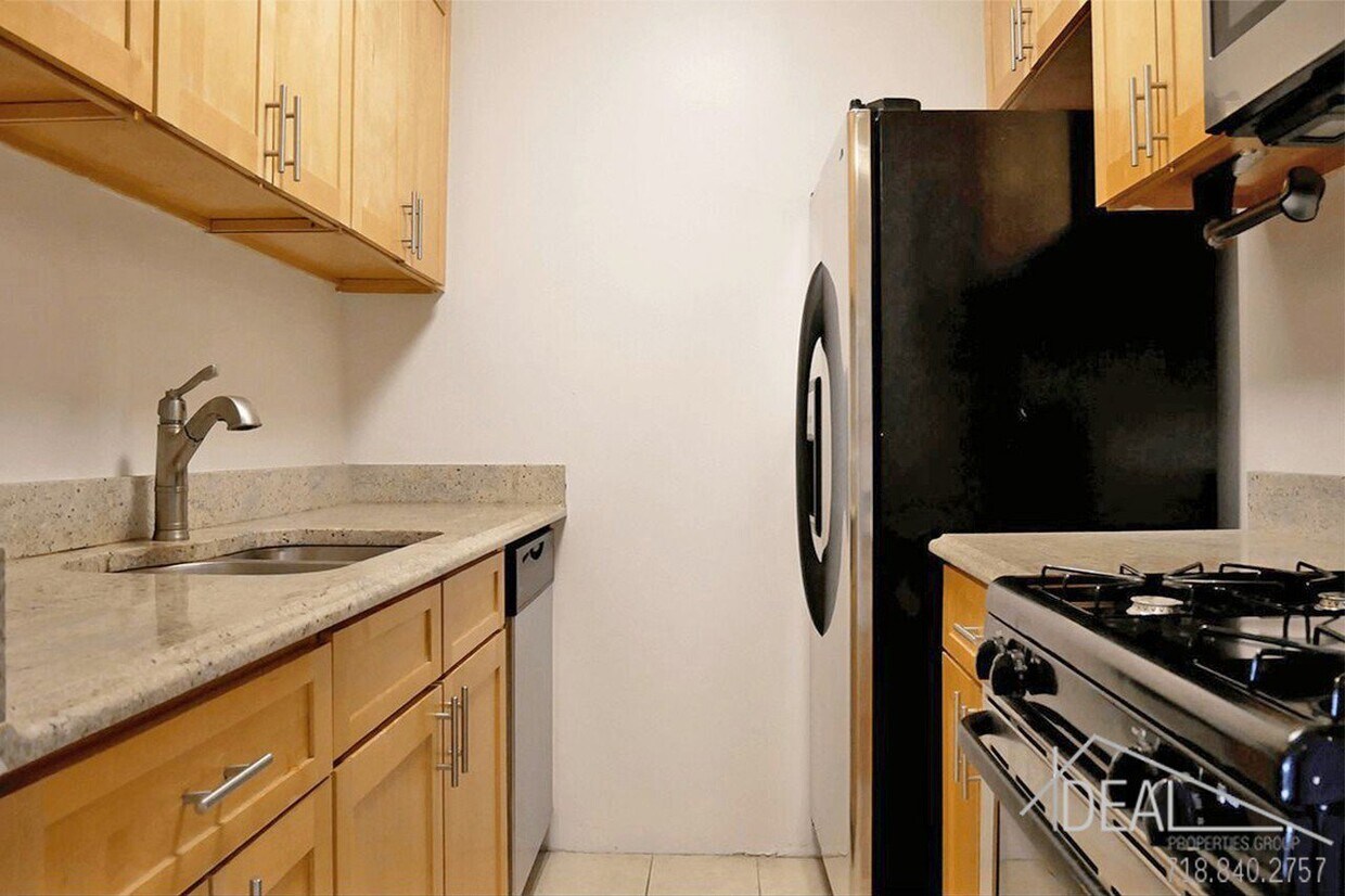 Building Photo - 69 W 93rd St