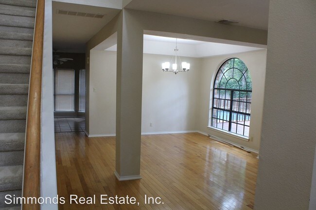 Building Photo - 4 br, 2.5 bath House - 2326 Oak Castle