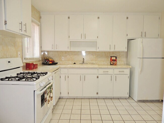 Foto del edificio - Magnificently Renovated 3 Bed - 2 Bath Euc...