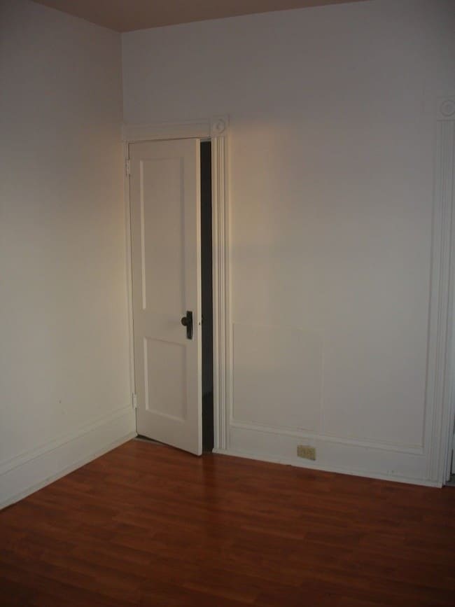 Building Photo - 500-403 N Charlotte St