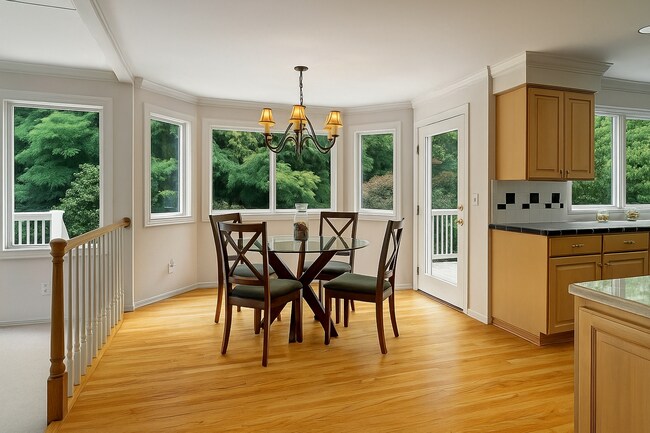 Foto del edificio - 4 Bedroom 3 Bath Spacious Home in Bellevue