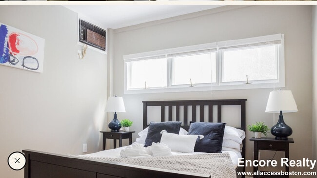 Building Photo - 8 Story St