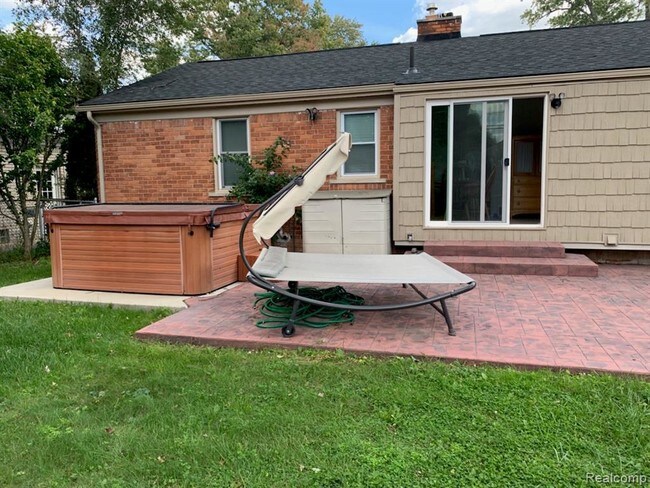 Foto del edificio - 11401 Mayfield