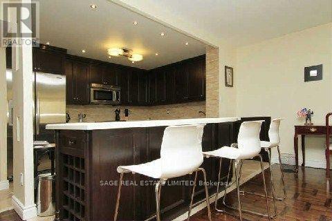 Photo du bâtiment - 71 Charles St E