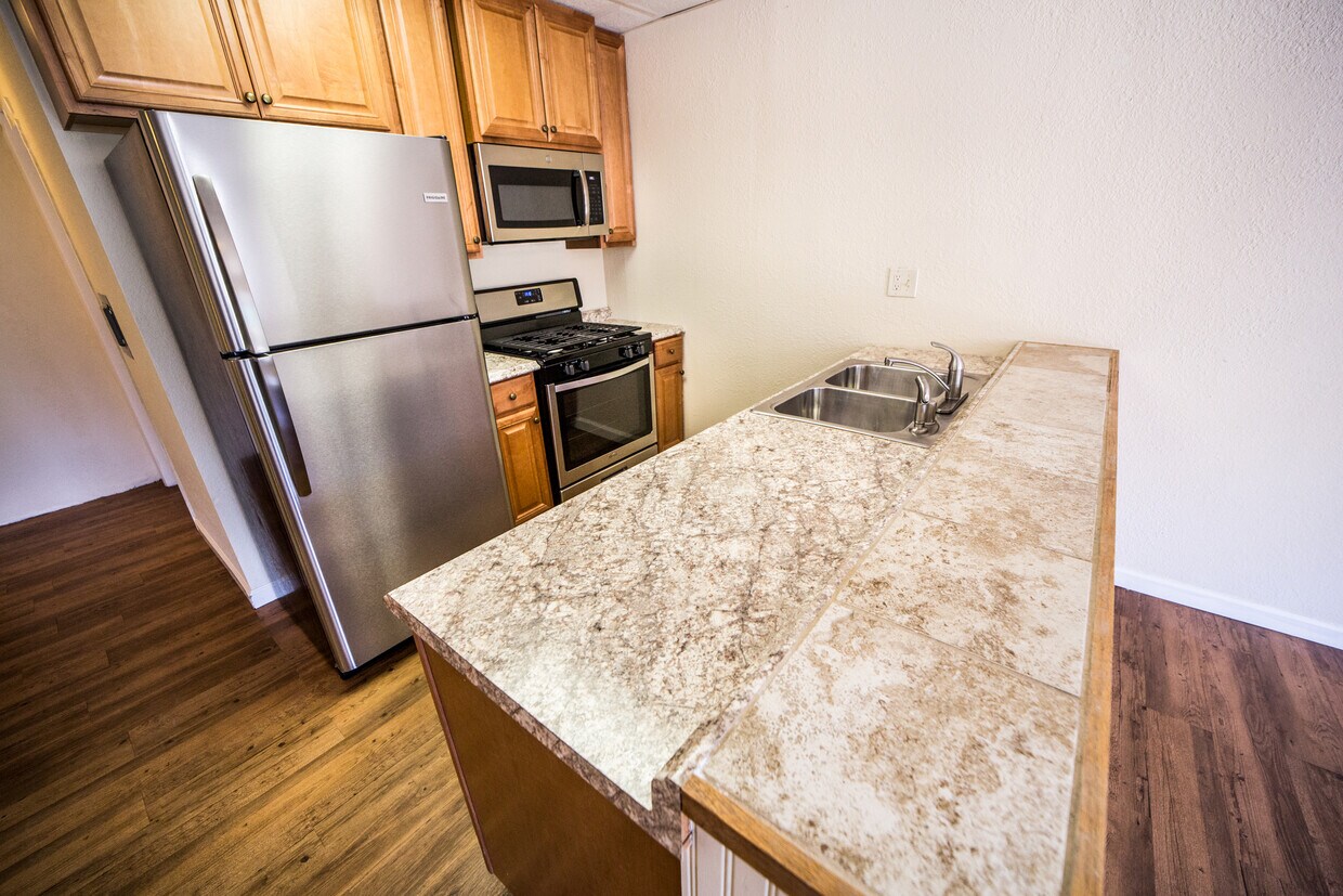 Primary Photo - 12225 Woodside Ave