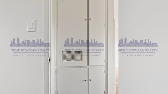 Building Photo - 108 Laurel Ave