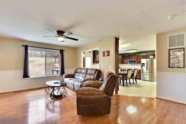 Foto del edificio - 13440 Carriage Hill Dr