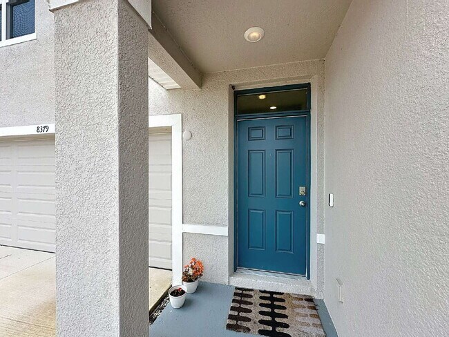 Building Photo - 8379 Ender Hls Dr