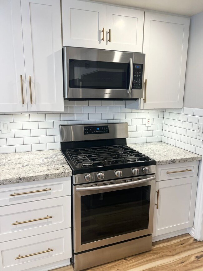 Foto del edificio - 4 Bed/ 3 Bath Yorba Linda Home with 2 Car Garage