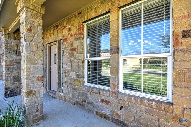 Building Photo - 1011 Sugar Brook Dr