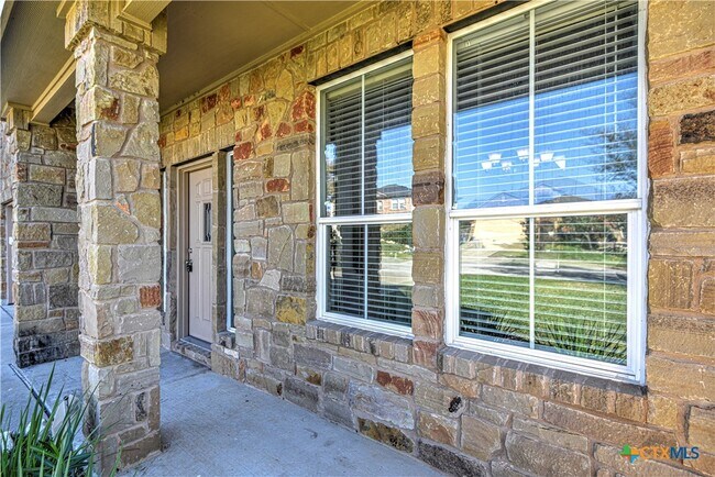 Foto del edificio - 1011 Sugar Brook Dr