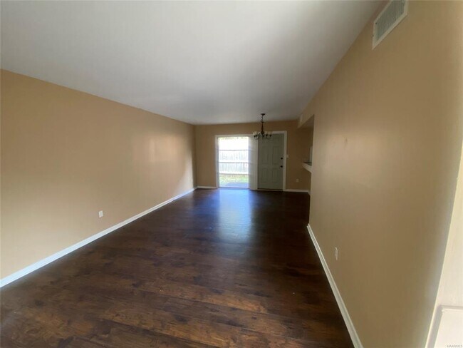 Foto del edificio - 2440 Price St