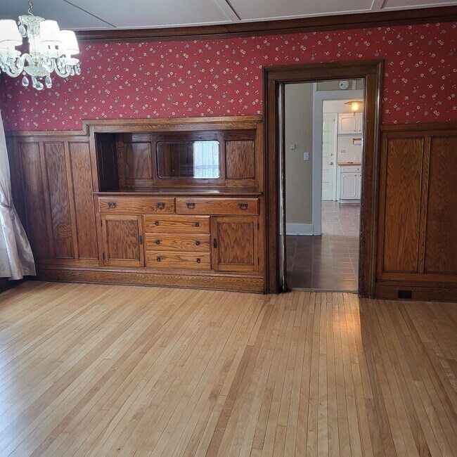 Foto del edificio - BEAUTIFUL 4 BEDROOM HOME NEAR DOWNTOWN CADILLAC