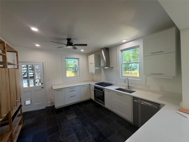 Building Photo - 4014 Avenue D