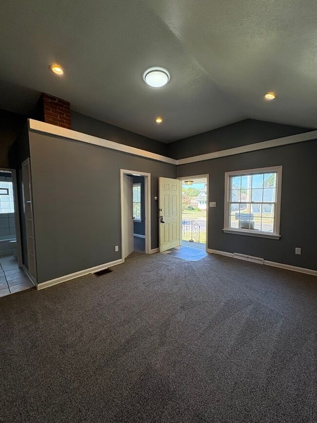 Building Photo - Two bedroom one bathroom home for rent