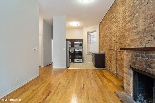 Building Photo - 2310 N Clark St