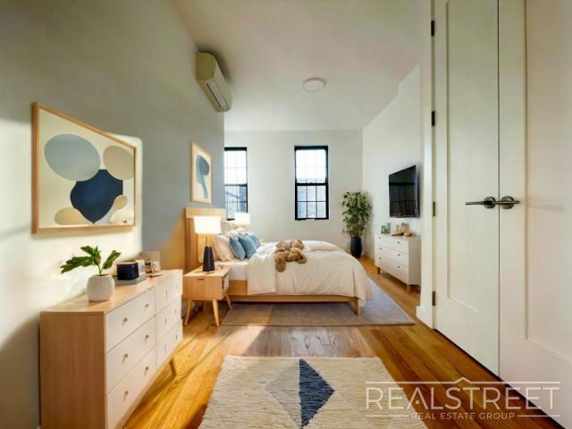 Building Photo - 3 bedroom in BROOKLYN NY 11225