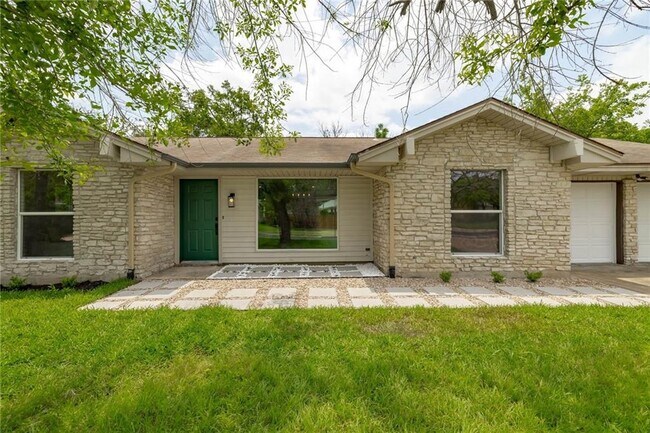 Building Photo - 10903 Hillside Oak Ln