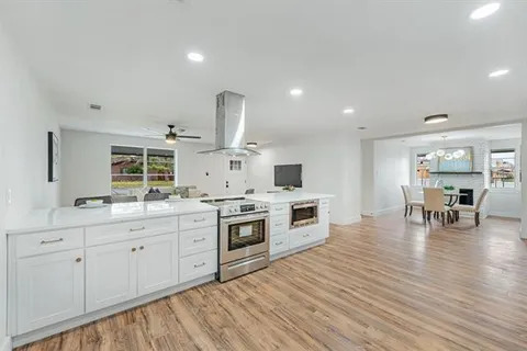 Foto del edificio - 1702 Bristol Ct N