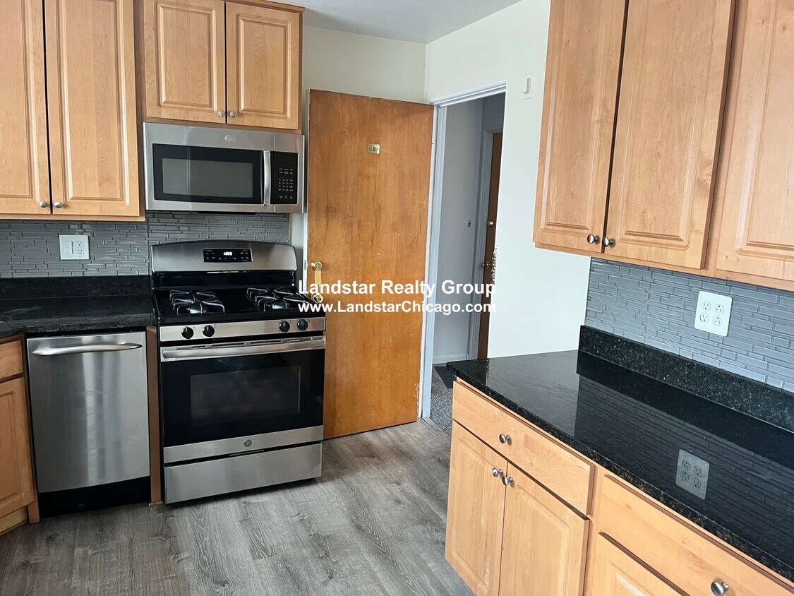 kitchen  1329 N Wilke Road, Arlington Heights, IL 60004 | MLS