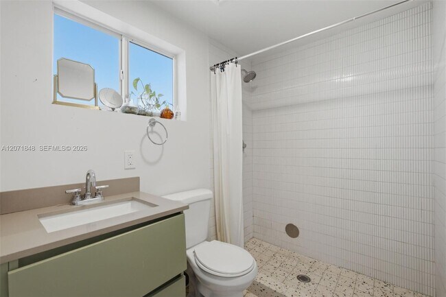 Foto del edificio - 127 NW 74th St