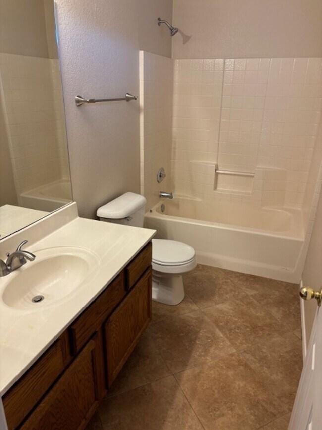 Foto del edificio - 4 bedroom home in Tempe